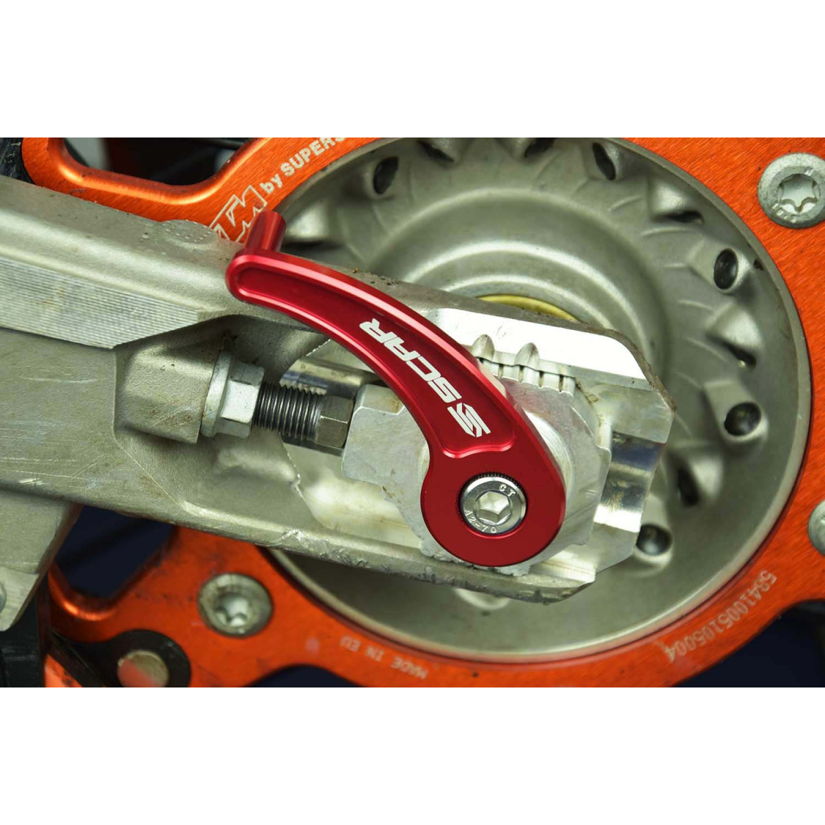 Rear Axle Pull Scar for Motocross and Enduro